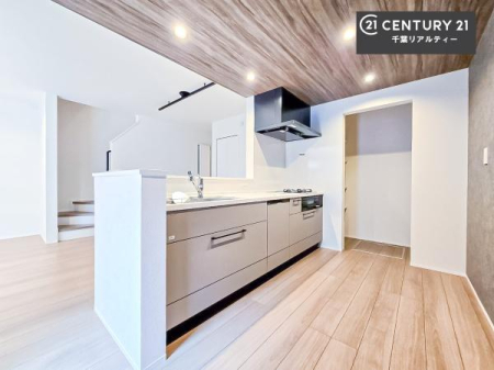 �L�b�`�� ���[�X�y�[�X���L�x�ŁA�����X�y�[�X���X�b�L���ƕЕt���Ђ�`�����p�ł��܂��I
���K�ɍ�Ƃ��ł��A�Ǝ��̌����A�b�v�I�����̗���������܂��I