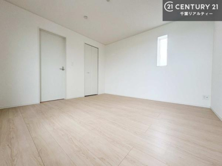 �m�� �V���v���Ƀf�U�C������Ă��邽�߁A�Ƌ��I�т܂���I
���C�ɓ���̉Ƌ��u���Ă��낰���Ԃ���邱�Ƃ��ł��܂��B
