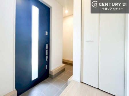 ���� �V���[�Y�{�b�N�X�t���B���ւ��Еt�����|�������₷���ł��I
�X�b�L���������ւŌ˂��J�����u�ԁA�������̂���S�n������Ԃ��o�}���Ă���܂��B