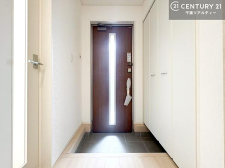 ���� �V���[�Y�{�b�N�X�t���Ȃ̂ŁA���ւ��Еt�����|�������₷���ł��I
�X�b�L���������ւŌ˂��J�����u�ԁA�������̂���S�n������Ԃ��o�}���Ă���܂��B