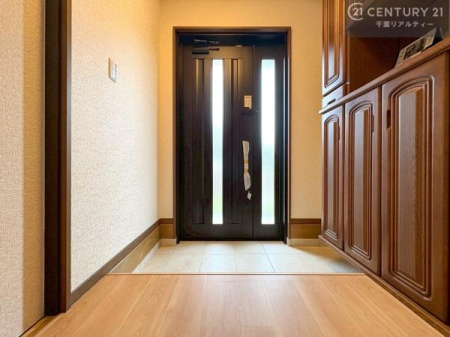 ���� �V���[�Y�{�b�N�X�t���Ȃ̂ŁA���ւ��Еt�����|�������₷���ł��I
�X�b�L���������ւŌ˂��J�����u�ԁA�������̂���S�n������Ԃ��o�}���Ă���܂��B