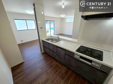 �L�b�`�� ��Ƃ����₷���V�X�e���L�b�`���ł��I���[���t���Ă���̂ŁA�����X�y�[�X�ɕ���u���Ȃ��čς݂܂��I
�L�X�g���āA���K�ɍ�Ƃ��ł��܂��I