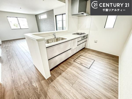 �L�b�`�� ��Ƃ肠�钲���X�y�[�X�ō�Ƃ����₷�����K�ȃL�b�`���ł��I
���q�l�ƈꏏ�ɂ��َq������y���߂�L�X�X�y�[�X�ł��B�y�����������ԂɂȂ肻���ł��ˁI
