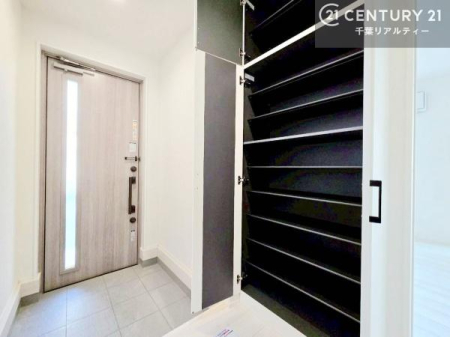 ���� �����Ղ���[�ł���V���[�Y�{�b�N�X�t���̌��ցB
���Ƒ����̌C������������܂�A��������Ƃ�����Ԃ�ۂĂ܂��B