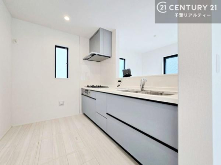 �L�b�`�� ��Ƃ肠�钲���X�y�[�X�ō�Ƃ����₷�����K�ȃL�b�`���ł��I
���q�l�ƈꏏ�ɂ��َq������y���߂�L�X�X�y�[�X�ł��B�y�����������ԂɂȂ肻���ł��ˁI