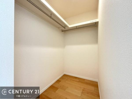 ���[ �E�H�[�N�C���N���[�[�b�g�t���ł��B��������̂��m���Ȃǂ����[���Ă��������ł��ˁI���ɂ���@�������ȂǋG�ߕ��̑傫�ȉƓd�����[�ł��܂��I