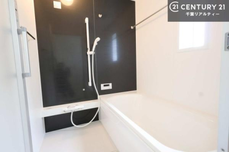 ���� �������������l�̕��͋C�̃o�X���[���́A�����o�Ă��ăo�X�^�C�����[���I
���d���撣���Ă��邲�J���ɂ��D�݂̍���̓����܂����āA�y����ł݂Ă͂������ł��傤���H