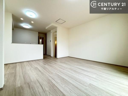 ���r���O �S�n�ǂ����r���O�͉Ƒ������R�ƏW�܂�܂��B�Ƒ��c�R�̎��Ԃ����������ł��B���Ƒ��ƁA����w�[���������Ԃ��߂��������ł��ˁB