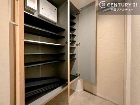 ���� ���֎��[���[�����Ă���̂ŁA���֎��肪�X�b�L���Еt�����q���ɌC�̒u����ɍ���܂���I