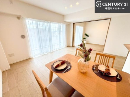 ���r���O �S�n�ǂ����r���O�͉Ƒ������R�ƏW�܂�܂��B�Ƒ��c�R�̎��Ԃ����������ł��B���Ƒ��ƁA����w�[���������Ԃ��߂��������ł��ˁB