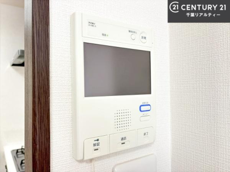 ���̑����� TV���j�^�[�t���C���^�[�z��������A�K��҂��f���Ŋm�F���Ă���Ή��ł��邽�߁A�h�Ɩʂ����S�ł��B���q�l�̂�����Ԏ��ɂ��S�����A���Ƒ��̈��S�E���S�ȕ�炵���T�|�[�g���܂��B