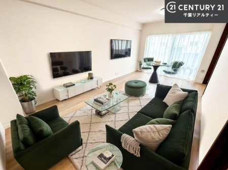 ���r���O �Ƌ��CG�p�[�X�ł��B��؂ȉƑ����W�܂邩�炱��LDK�ɂ͂�����肽���B
�q�����������C�ɏ΂��Ȃ��瑖�����Ă���p�����������u�L���Ƃɂ��ėǂ������v�Ǝv���u�Ԃł��B