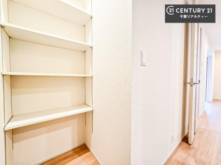 ���[ �p���g���[�t���I���Ă�������A�H�ނ̃X�g�b�N���X�b�L�����ڂ��邱�Ƃ��ł��܂��I
���񌻒n�ł��m���߂��������B