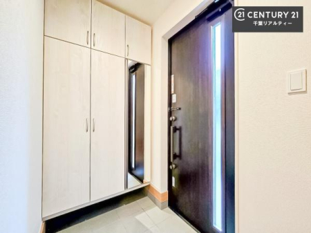 ���� �V���[�Y�{�b�N�X�t���Ȃ̂ŁA���ւ��Еt�����|�������₷���ł��I
�X�b�L���������ւŌ˂��J�����u�ԁA�������̂���S�n������Ԃ��o�}���Ă���܂��B