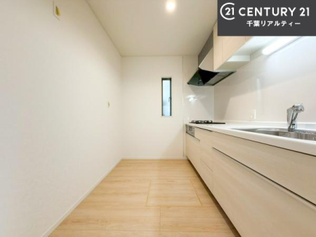 �L�b�`�� ��Ƃ肠�钲���X�y�[�X�ō�Ƃ����₷�����K�ȃL�b�`���ł��I
���q�l�ƈꏏ�ɂ��َq������y���߂�L�X�X�y�[�X�ł��B�y�����������ԂɂȂ肻���ł��ˁI