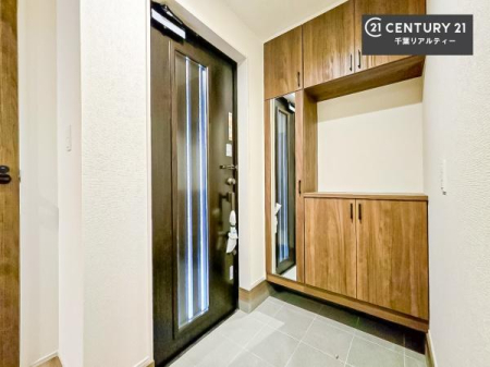 ���� �V���[�Y�{�b�N�X�t���Ȃ̂ŁA���ւ��Еt�����|�������₷���ł��I
�X�b�L���������ւŌ˂��J�����u�ԁA�������̂���S�n������Ԃ��o�}���Ă���܂��B