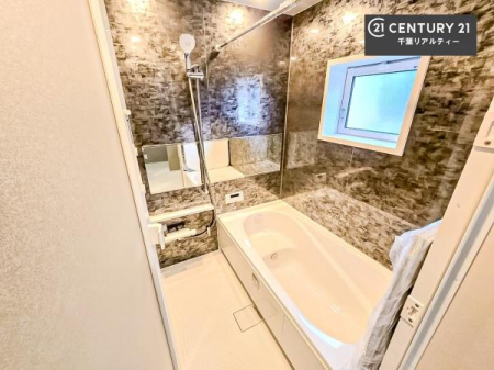 ���� �������������l�̕��͋C�̃o�X���[���́A�����o�Ă��ăo�X�^�C�����[���I
���d���撣���Ă��邲�J���ɂ��D�݂̍���̓����܂����āA�y����ł݂Ă͂������ł��傤���H