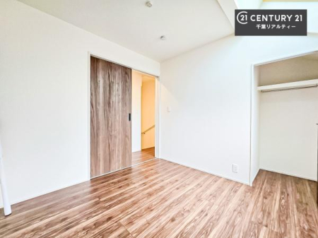 �q������ ���[�X�y�[�X�����Ă��܂��I�������X�b�L�����ڂ��鎖���ł��܂��ˁB
�Ƌ��I�΂Ȃ��V���v���ȃf�U�C���ׁ̈A�Ƌ��I�΂����C�ɓ���̋�ԍ�肪�ł������ł��ˁB