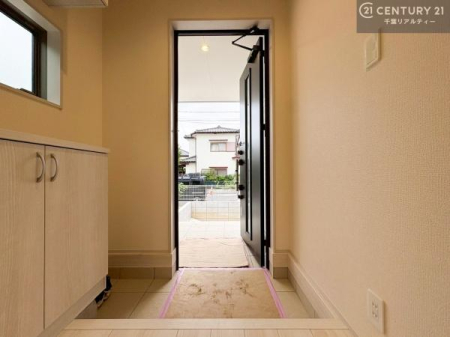 ���� �V���[�Y�{�b�N�X�t���Ȃ̂ŁA���ւ��Еt�����|�������₷���ł��I
�X�b�L���������ւŌ˂��J�����u�ԁA�������̂���S�n������Ԃ��o�}���Ă���܂��B