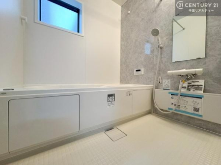 ���� �������������l�̕��͋C�̃o�X���[���́A�����o�Ă��ăo�X�^�C�����[���I
���d���撣���Ă��邲�J���ɂ��D�݂̍���̓����܂����āA�y����ł݂Ă͂������ł��傤���H