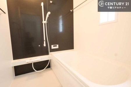 ���� �������������l�̕��͋C�̃o�X���[���́A�����o�Ă��ăo�X�^�C�����[���I
���d���撣���Ă��邲�J���ɂ��D�݂̍���̓����܂����āA�y����ł݂Ă͂������ł��傤���H