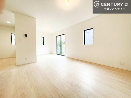 ���r���O �傫�ȑ����炽���Ղ�̗z���������閾�邢���r���O�B�J�����̂��郊�r���O�ŉƑ��c���̂��났�̎��Ԃ��߂����܂��I