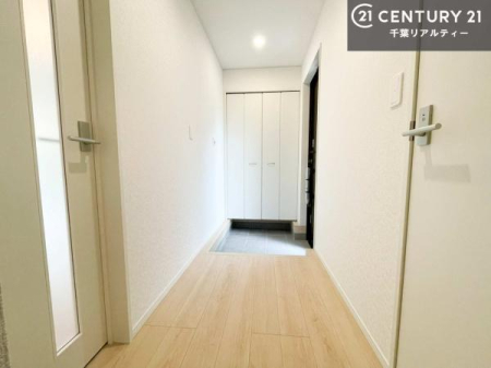 ���� �V���[�Y�{�b�N�X�t���Ȃ̂ŁA���ւ��Еt�����|�������₷���ł��I
�X�b�L���������ւŌ˂��J�����u�ԁA�������̂���S�n������Ԃ��o�}���Ă���܂��B