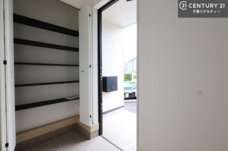 ���� �V���[�Y�{�b�N�X�t���Ȃ̂ŁA���ւ��Еt�����|�������₷���ł��I
�X�b�L���������ւŌ˂��J�����u�ԁA�������̂���S�n������Ԃ��o�}���Ă���܂��B