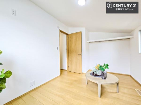 �q������ ���[�X�y�[�X�����Ă��܂��I�������X�b�L�����ڂ��鎖���ł��܂��ˁB
�Ƌ��I�΂Ȃ��V���v���ȃf�U�C���ׁ̈A�Ƌ��I�΂����C�ɓ���̋�ԍ�肪�ł������ł��ˁB