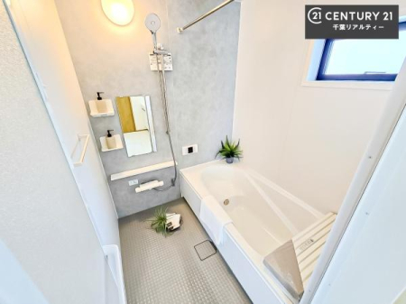 ���� �������������l�̕��͋C�̃o�X���[���́A�����o�Ă��ăo�X�^�C�����[���I
���d���撣���Ă��邲�J���ɂ��D�݂̍���̓����܂����āA�y����ł݂Ă͂������ł��傤���H