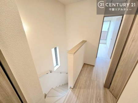 ���̑����� �肷��t���ŏ�艺������S�ȊK�i�B�����̈ړ�����������T�|�[�g���Ă����A�g���₷���ɔz�������݌v�ł��B���q�l���炲�N�z�̕��܂ŁA���Ƒ��݂�Ȃ����K�ɗ��p�ł��܂��B