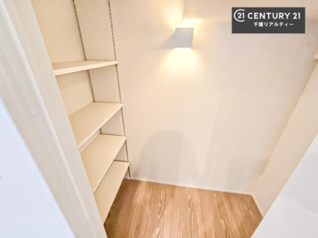 ���[ �p���g���[�t���I���Ă�������A�H�ނ̃X�g�b�N���X�b�L�����ڂ��邱�Ƃ��ł��܂��I
���񌻒n�ł��m���߂��������B