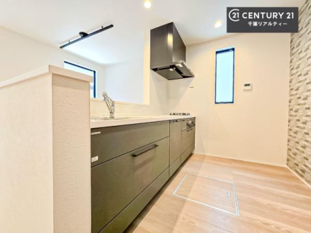 �L�b�`�� ���[�X�y�[�X���L�x�ŁA�����X�y�[�X���X�b�L���ƕЕt���Ђ�`�����p�ł��܂��I
���K�ɍ�Ƃ��ł��A�Ǝ��̌����A�b�v�I�����̗���������܂��I