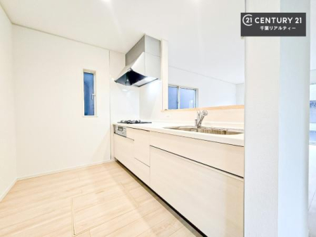 �L�b�`�� ��Ƃ肠�钲���X�y�[�X�ō�Ƃ����₷�����K�ȃL�b�`���ł��I
���q�l�ƈꏏ�ɂ��َq������y���߂�L�X�X�y�[�X�ł��B�y�����������ԂɂȂ肻���ł��ˁI