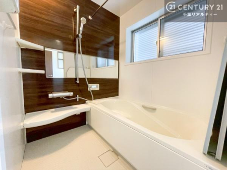 ���� �������������l�̕��͋C�̃o�X���[���́A�����o�Ă��ăo�X�^�C�����[���I
���d���撣���Ă��邲�J���ɂ��D�݂̍���̓����܂����āA�y����ł݂Ă͂������ł��傤���H