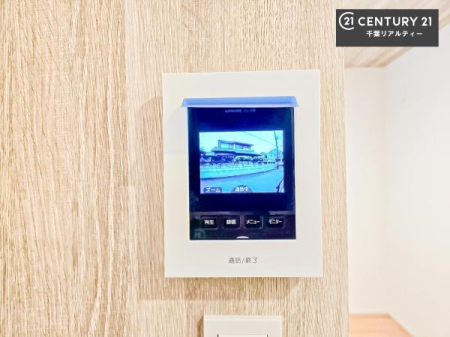���̑����� TV���j�^�[�t���C���^�[�z��������A�K��҂��f���Ŋm�F���Ă���Ή��ł��邽�߁A�h�Ɩʂ����S�ł��B���q�l�̂�����Ԏ��ɂ��S�����A���Ƒ��̈��S�E���S�ȕ�炵���T�|�[�g���܂��B