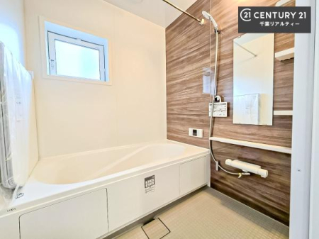 ���� �������������l�̕��͋C�̃o�X���[���́A�����o�Ă��ăo�X�^�C�����[���I
���d���撣���Ă��邲�J���ɂ��D�݂̍���̓����܂����āA�y����ł݂Ă͂������ł��傤���H
