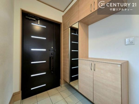 ���� �V���[�Y�{�b�N�X�t���Ȃ̂ŁA���ւ��Еt�����|�������₷���ł��I
�X�b�L���������ւŌ˂��J�����u�ԁA�������̂���S�n������Ԃ��o�}���Ă���܂��B