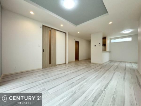 ���r���O �D�����z���܂肪���r���O����ł���ċ��S�n�̗ǂ���Ԃ����o���Ă���܂��I
���났�̎��Ԃ��߂����܂��I