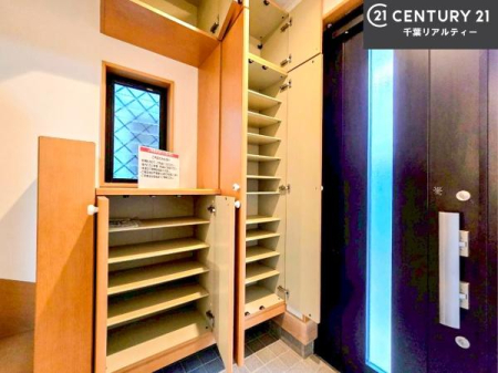 ���� �V���[�Y�{�b�N�X�t���Ȃ̂ŁA���ւ��Еt�����|�������₷���ł��I
�X�b�L���������ւŌ˂��J�����u�ԁA�������̂���S�n������Ԃ��o�}���Ă���܂��B