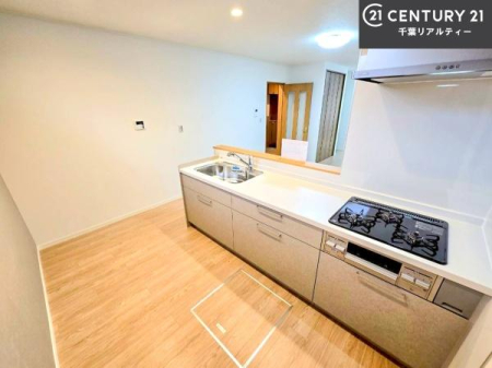 �L�b�`�� ��Ƃ肠�钲���X�y�[�X�ō�Ƃ����₷�����K�ȃL�b�`���ł��I
���q�l�ƈꏏ�ɂ��َq������y���߂�L�X�X�y�[�X�ł��B�y�����������ԂɂȂ肻���ł��ˁI