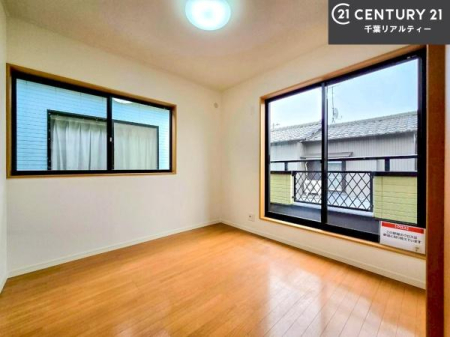 �m�� �o���R�j�[�ɖʂ��Ă���m���ł��B���邭�����肪����A���C����������ł��܂��I���N���āA�O�ɏo�Ĕw�L�т����[�ċz�����ǂ������}������邱�Ƃ��ł��܂��B