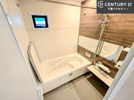 ���� �������������l�̕��͋C�̃o�X���[���́A�����o�Ă��ăo�X�^�C�����[���I
���d���撣���Ă��邲�J���ɂ��D�݂̍���̓����܂����āA�y����ł݂Ă͂������ł��傤���H