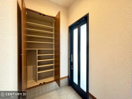 ���� �V���[�Y�{�b�N�X�t���Ȃ̂ŁA���ւ��Еt�����|�������₷���ł��I
�X�b�L���������ւŌ˂��J�����u�ԁA�������̂���S�n������Ԃ��o�}���Ă���܂��B