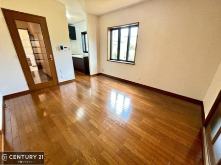 ���r���O ��؂ȉƑ����W�܂邩�炱��LDK�ɂ͂�����肽���B
�q�����������C�ɏ΂��Ȃ��瑖�����Ă���p�����������u�L���Ƃɂ��ėǂ������v�Ǝv���u�Ԃł��B