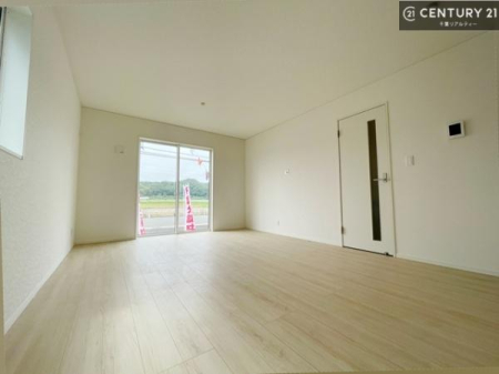 ���r���O ��؂ȉƑ����W�܂邩�炱��LDK�ɂ͂�����肽���B
�q�����������C�ɏ΂��Ȃ��瑖�����Ă���p�����������u�L���Ƃɂ��ėǂ������v�Ǝv���u�Ԃł��B