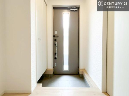 ���� �V���[�Y�{�b�N�X�t���B���ւ��Еt�����|�������₷���ł��I
�X�b�L���������ւŌ˂��J�����u�ԁA�������̂���S�n������Ԃ��o�}���Ă���܂��B