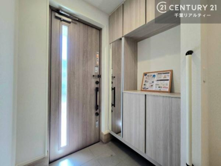 ���� �V���[�Y�{�b�N�X�t���Ȃ̂ŁA���ւ��Еt�����|�������₷���ł��I
�X�b�L���������ւŌ˂��J�����u�ԁA�������̂���S�n������Ԃ��o�}���Ă���܂��B