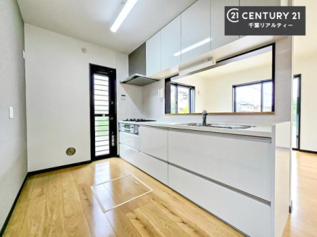 �L�b�`�� ��Ƃ肠�钲���X�y�[�X�ō�Ƃ����₷�����K�ȃL�b�`���ł��I
���q�l�ƈꏏ�ɂ��َq������y���߂�L�X�X�y�[�X�ł��B�y�����������ԂɂȂ肻���ł��ˁI�S�~�o���ɂ��֗��ȏ��������I