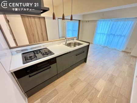�L�b�`�� ��l�C�̑Ζʎ��V�X�e���L�b�`�����̗p���Ă��܂��I���Ƒ��̃R�~���j�P�[�V���������R�Ƒ�����݌v�ł��B
���q�l�ɂ��ڂ��͂��̂Ŋ������ł��ˁI�L�X�g���ĉ��K�ō�Ƃ��i�݂܂��B